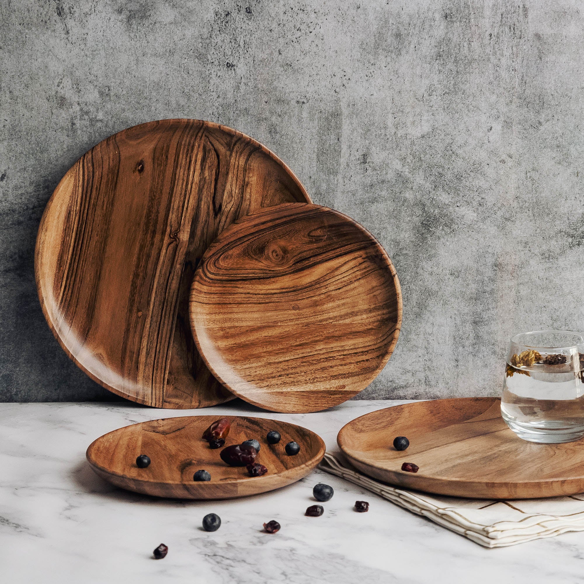 Dune Acacia Plates Set of 2 Small and 2 Large