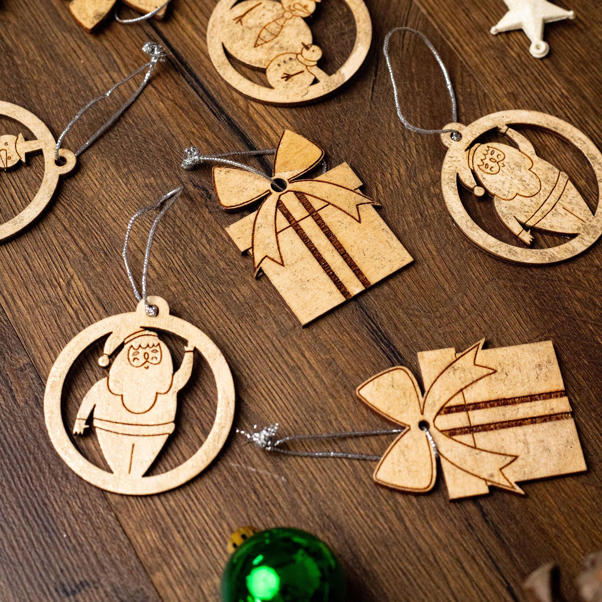 Santa, Snowman & Gift Ornament Set
