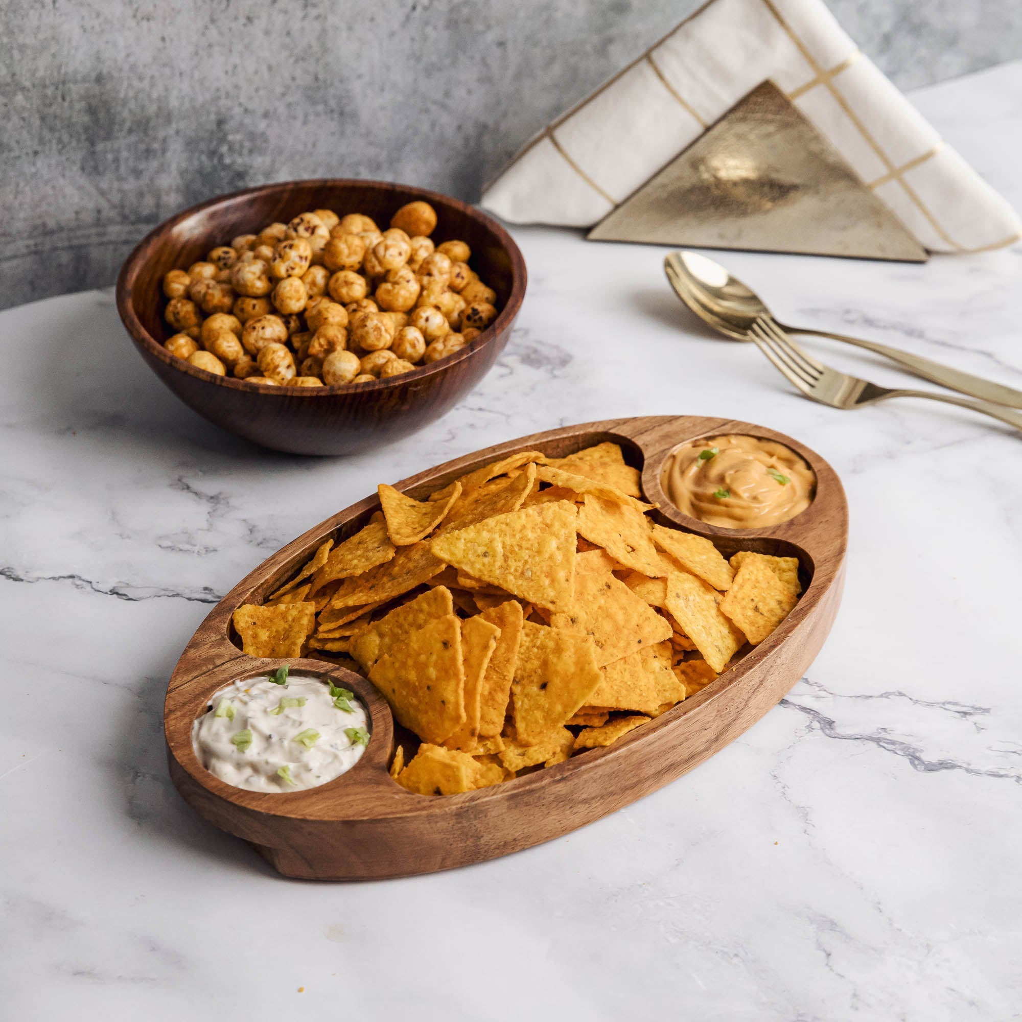 Domino Platter in Acacia Wood