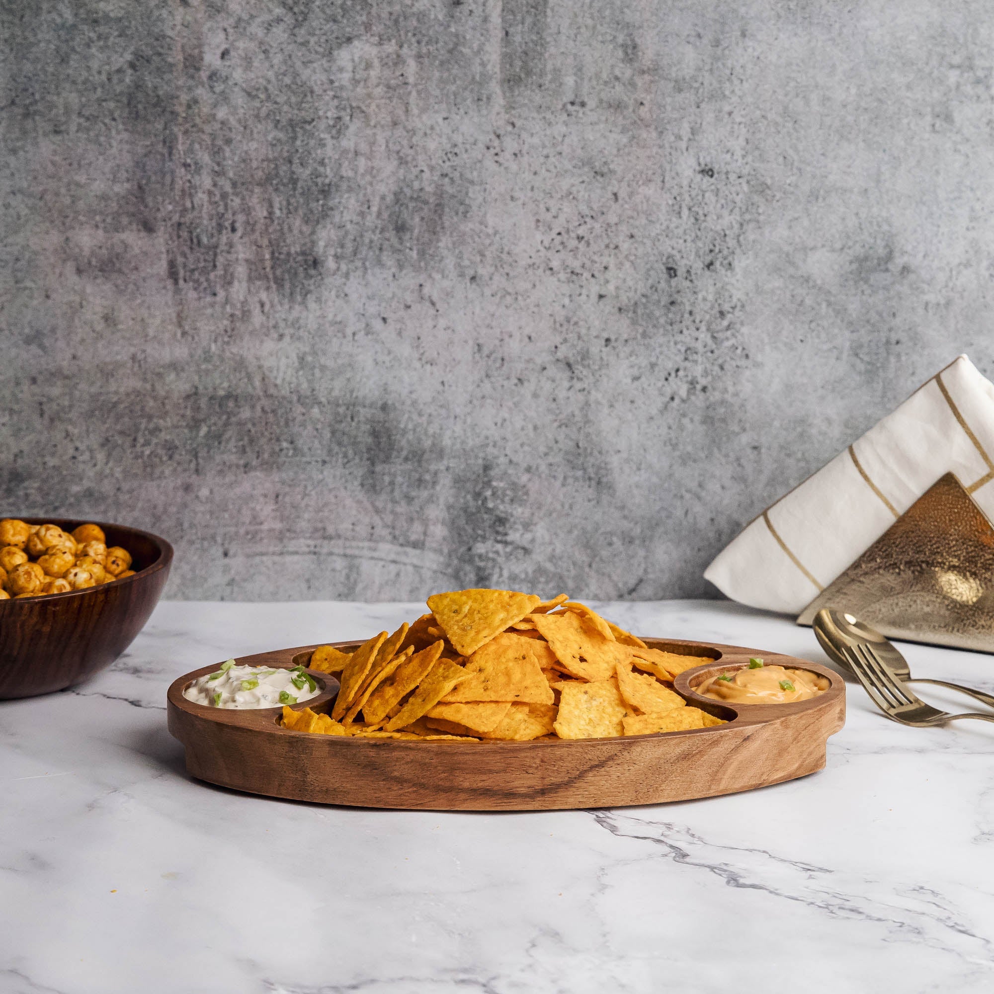 Domino Platter in Acacia Wood