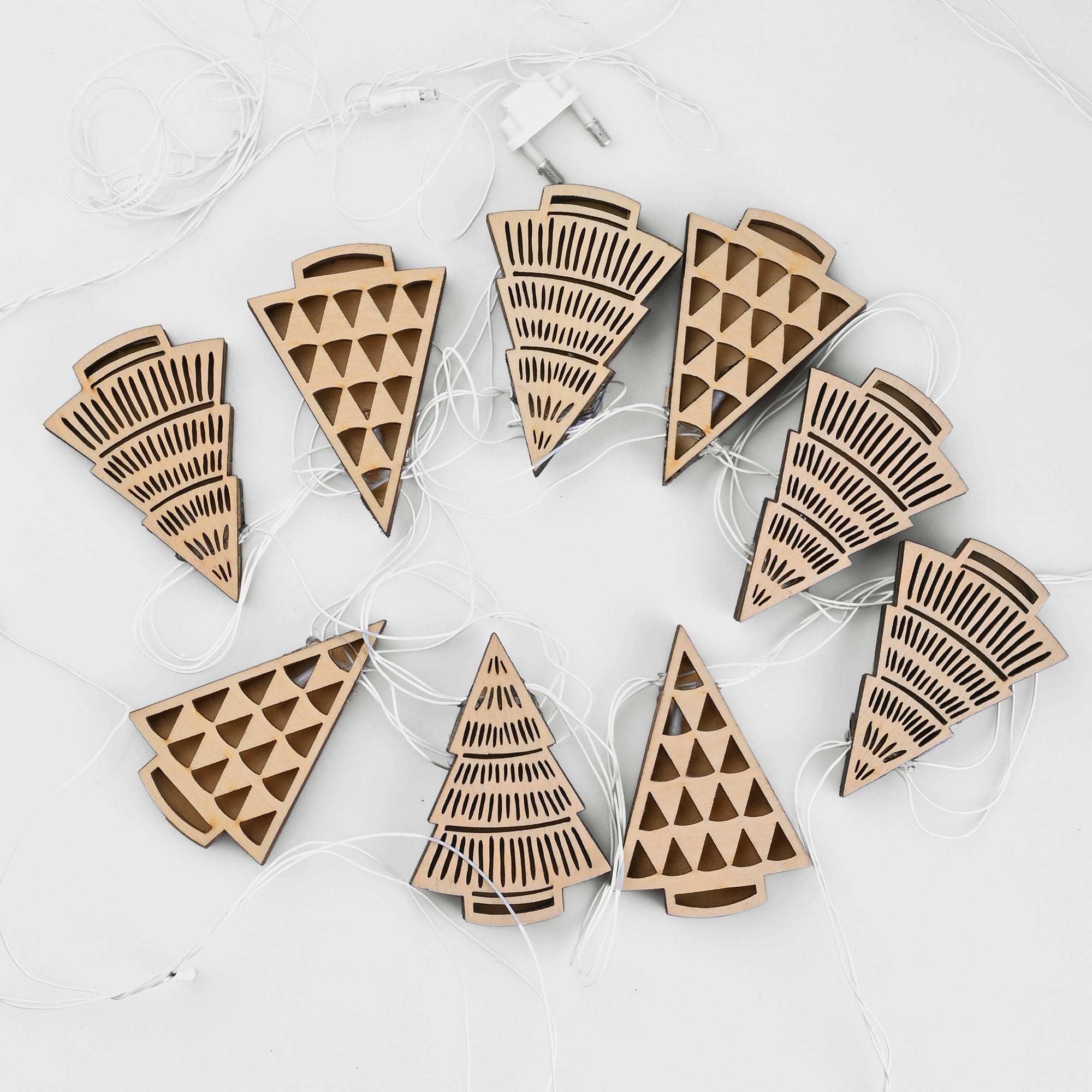 Theo Tree 3-D Bunting