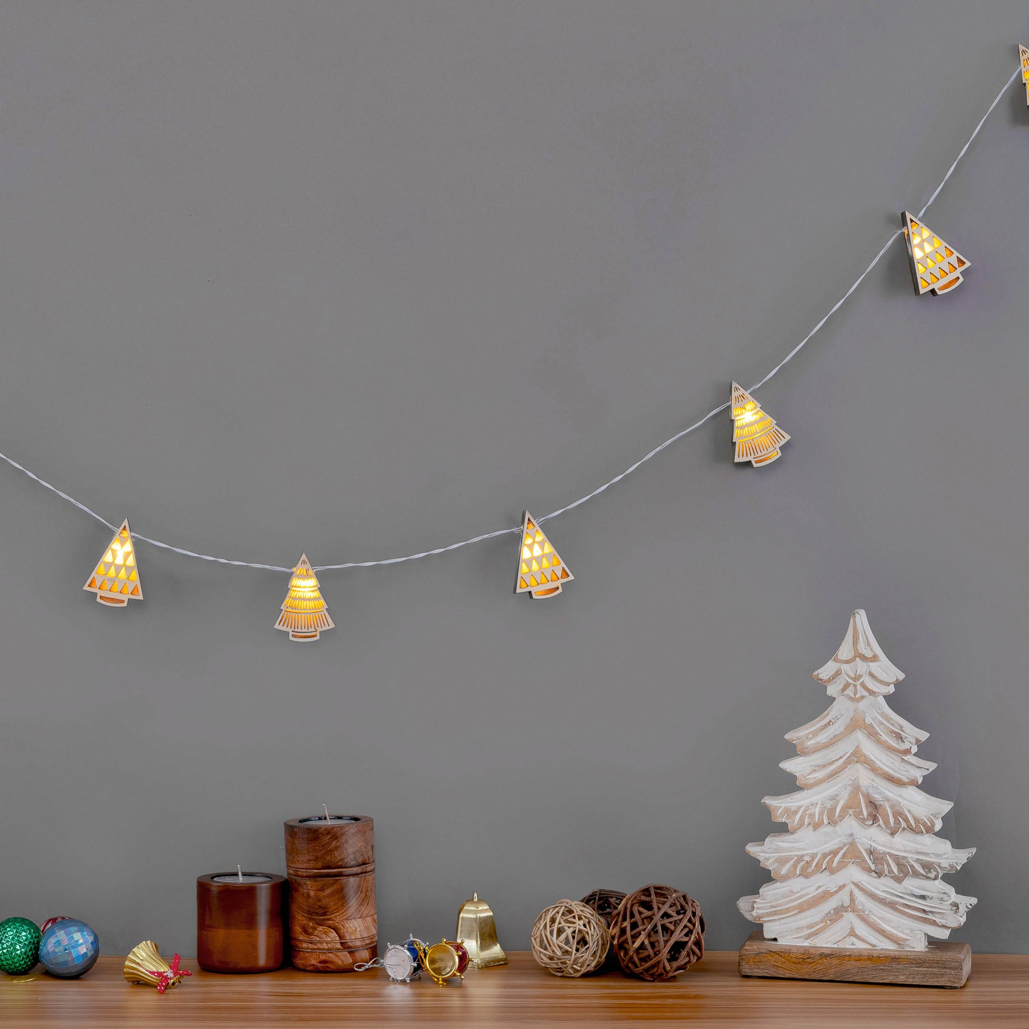 Theo Tree 3-D Bunting
