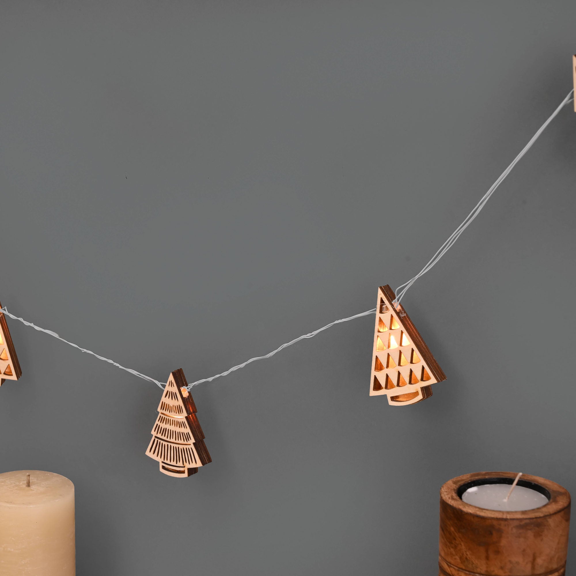 Theo Tree 3-D Bunting