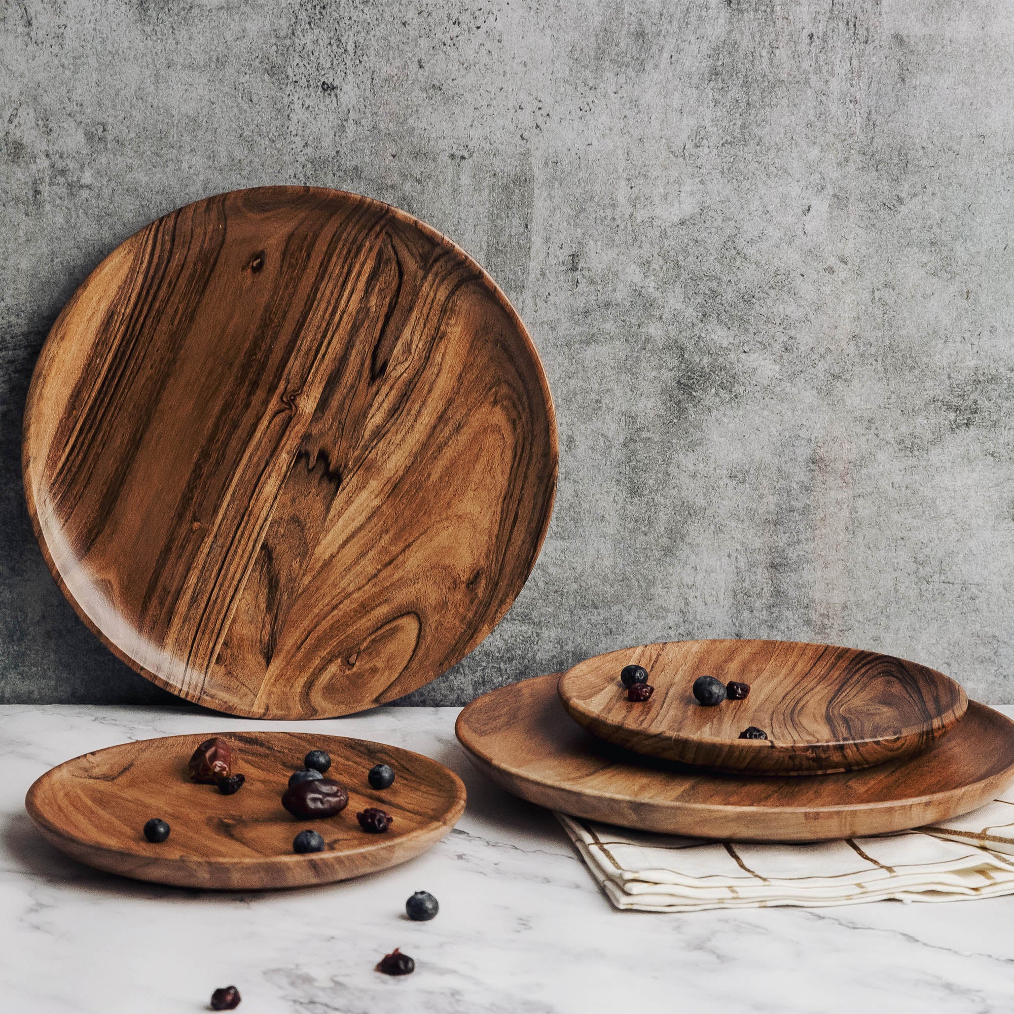 Dune Acacia Plates Set of 2 Small and 2 Large
