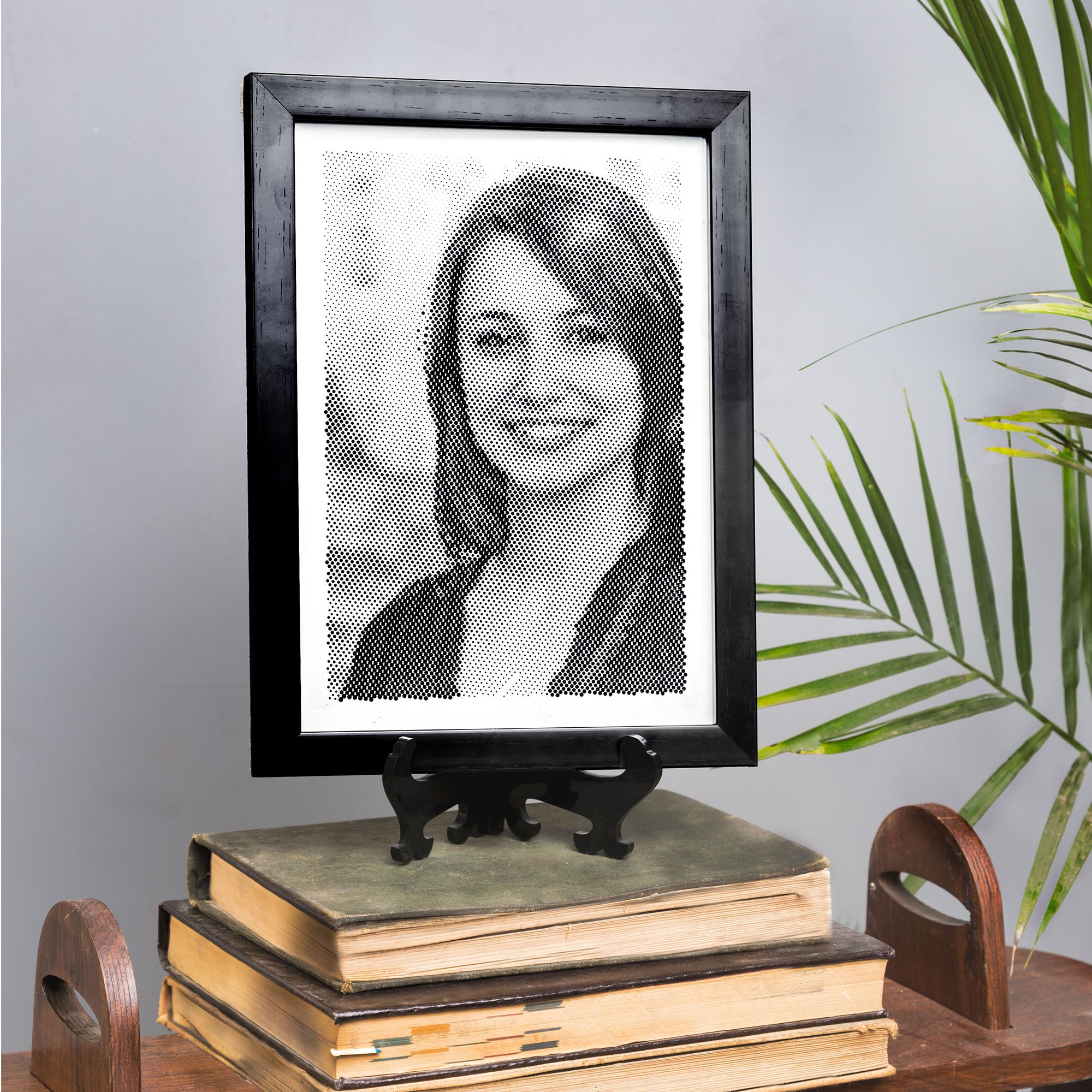 Black & White portrait with dotted/half-tone effect