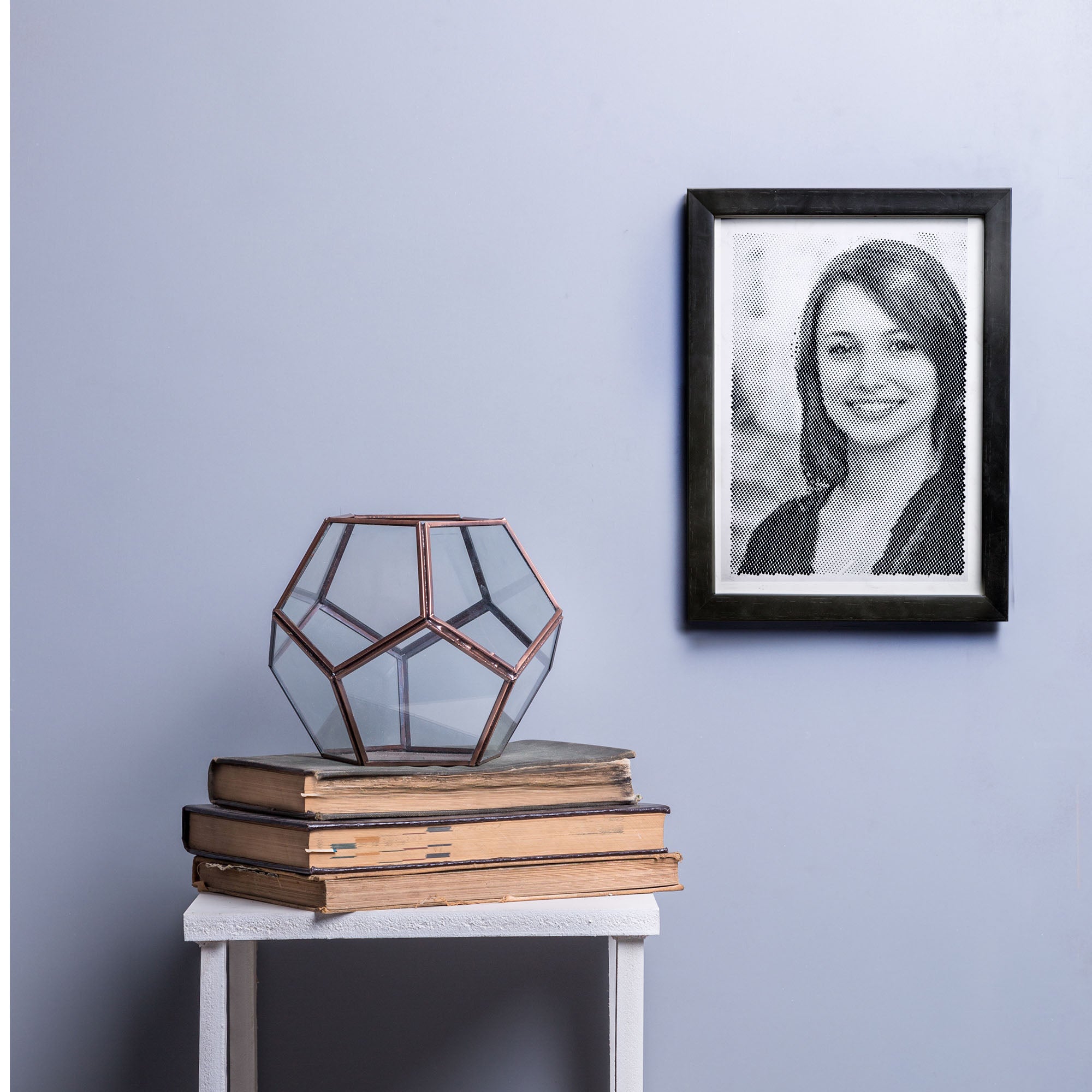 Black & White portrait with dotted/half-tone effect