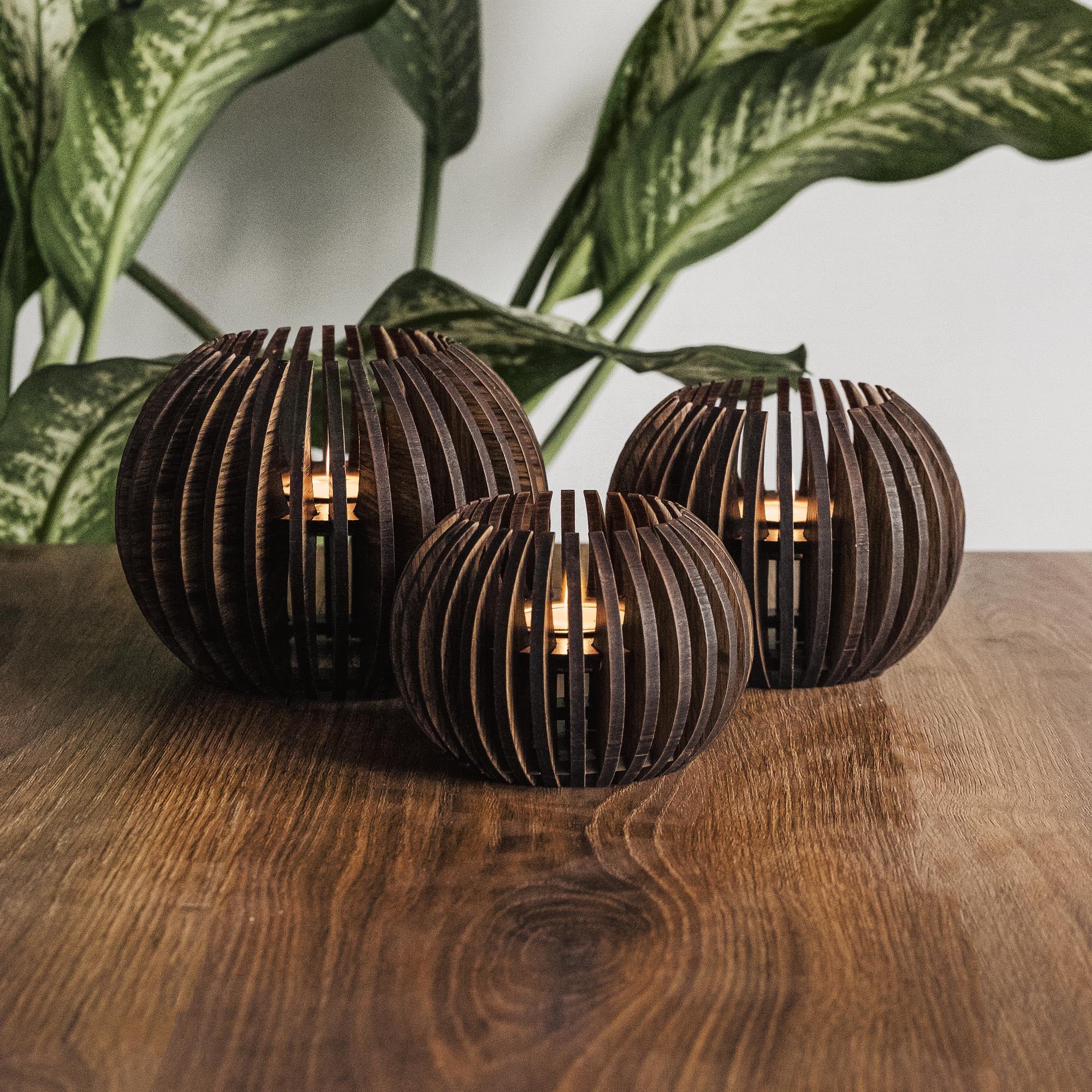 CELLA TEALIGHT HOLDER