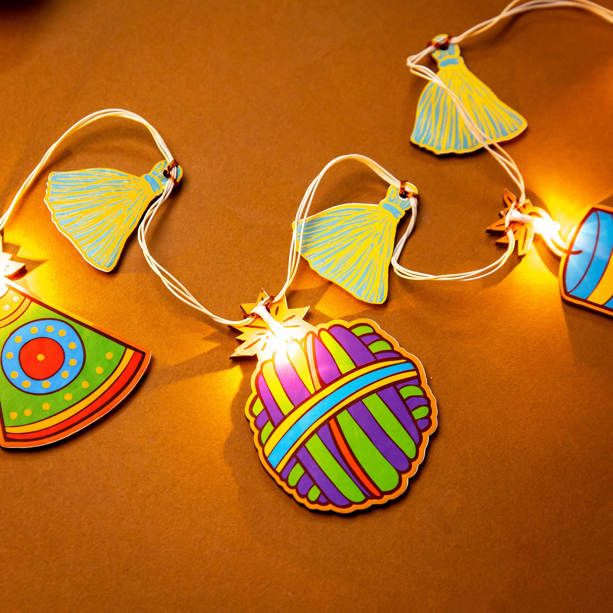Crackers - Tassels Festive Light Bunting